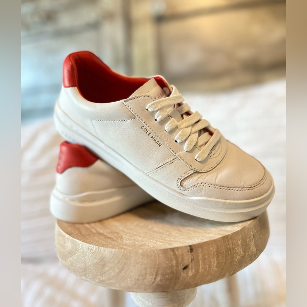 Cole Haan athletic sneakers with red detail on back❤️ VGUC SZ 7